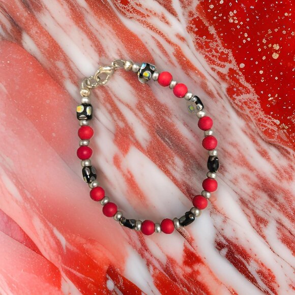 Red and Black Bracelet  7 inch - Picture 2 of 2